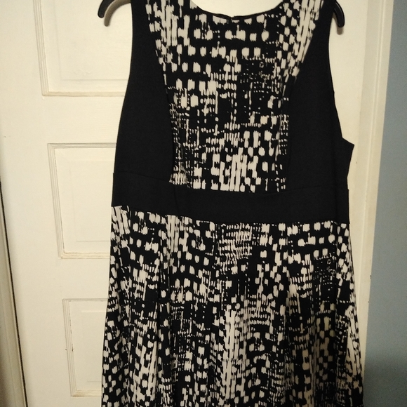 Ellen Tracy Dress - Picture 1 of 5